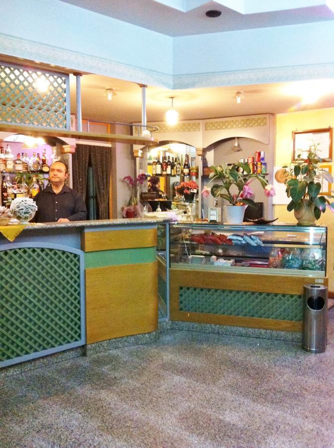 Hotel Centrale Quartu SantʼElena Dış mekan fotoğraf