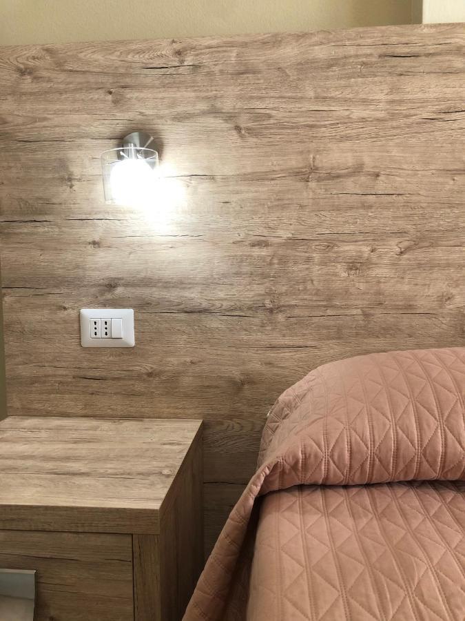 Hotel Centrale Quartu SantʼElena Dış mekan fotoğraf