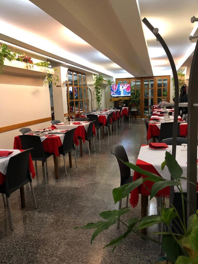 Hotel Centrale Quartu SantʼElena Dış mekan fotoğraf
